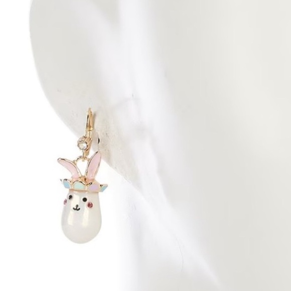 New Betsey Johnson Pearl Critters Bunny & Carrot Mismatch Drop Earrings - Picture 5 of 10